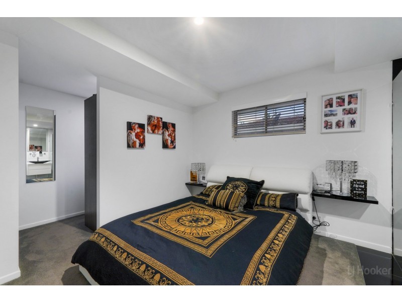 4 Rathbone Place, Labrador QLD 4215