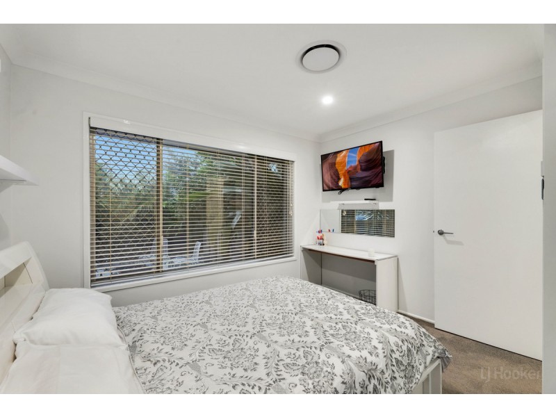 4 Rathbone Place, Labrador QLD 4215