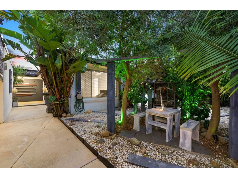 4 Rathbone Place, Labrador QLD 4215