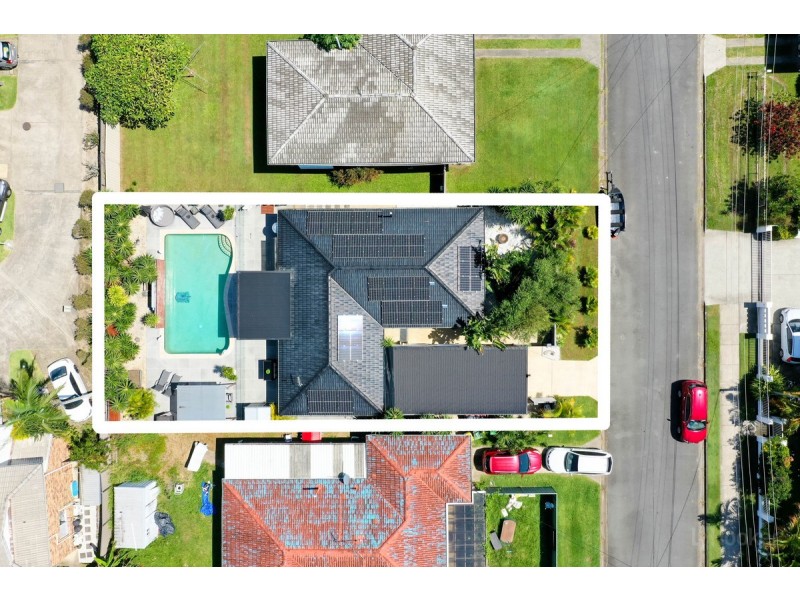 4 Rathbone Place, Labrador QLD 4215