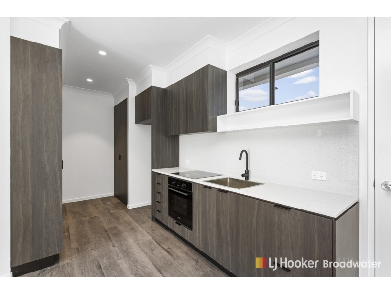 6/10 Central Street, Labrador QLD 4215