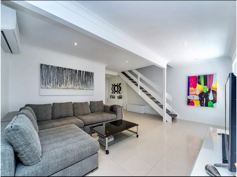 4/146 Central Street, Labrador QLD 4215