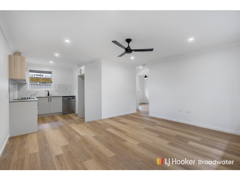 2/12 Central Street, Labrador QLD 4215