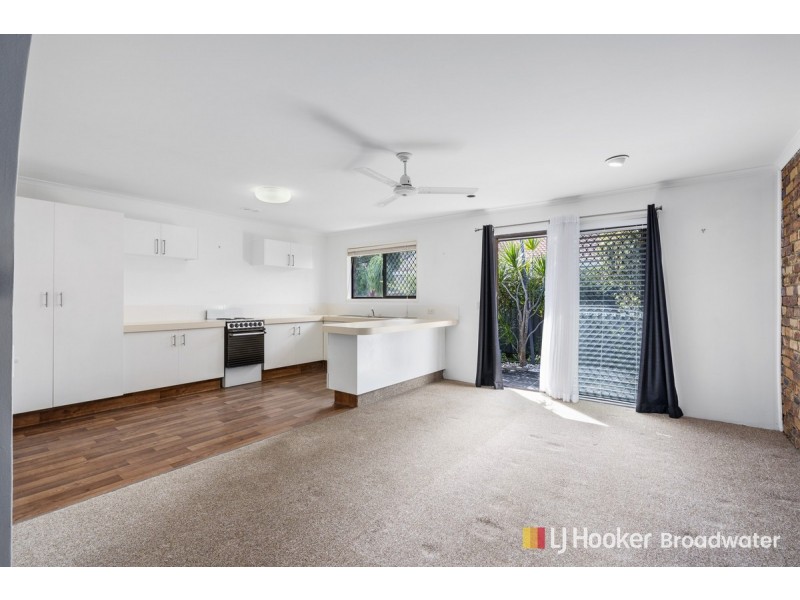 2/51 Government Road, Labrador QLD 4215