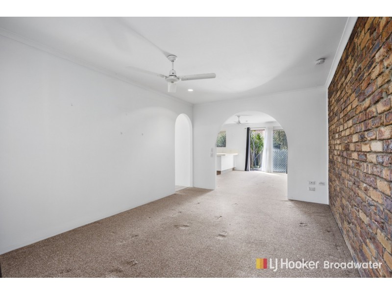 2/51 Government Road, Labrador QLD 4215