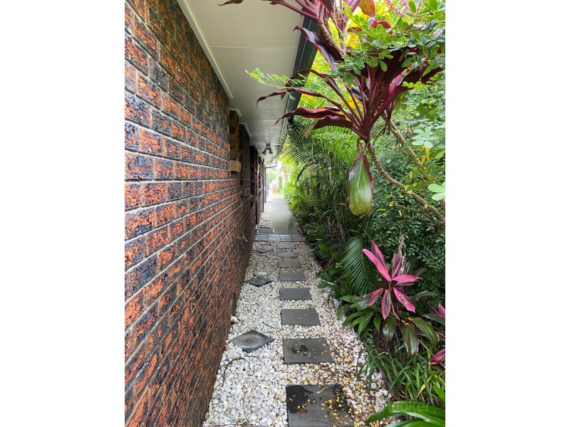 2/51 Government Road, Labrador QLD 4215