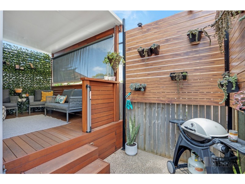 3/8 Bright Avenue, Labrador QLD 4215