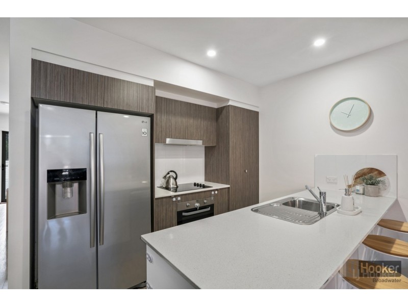 3/8 Bright Avenue, Labrador QLD 4215