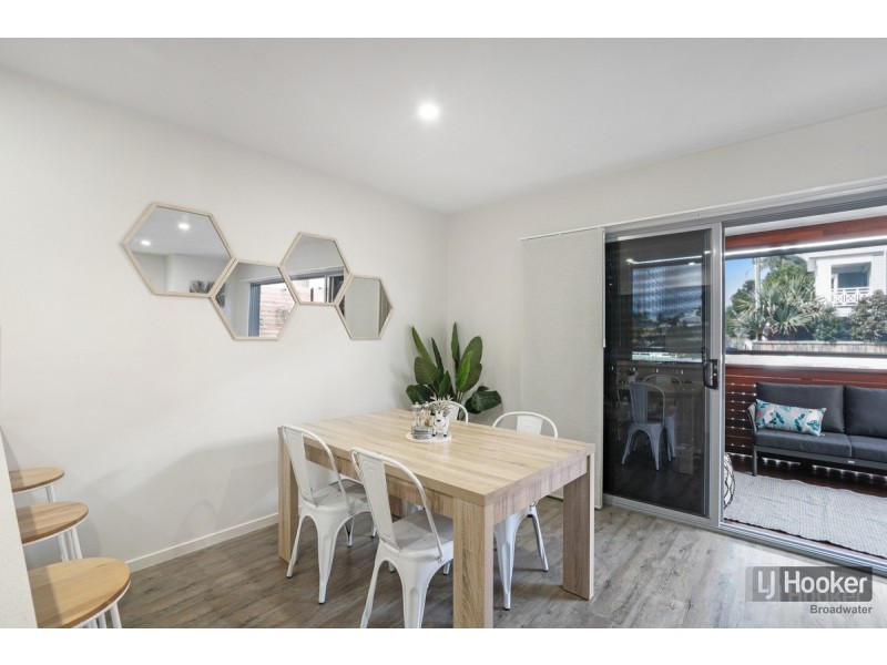 3/8 Bright Avenue, Labrador QLD 4215