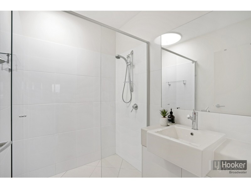 3/8 Bright Avenue, Labrador QLD 4215