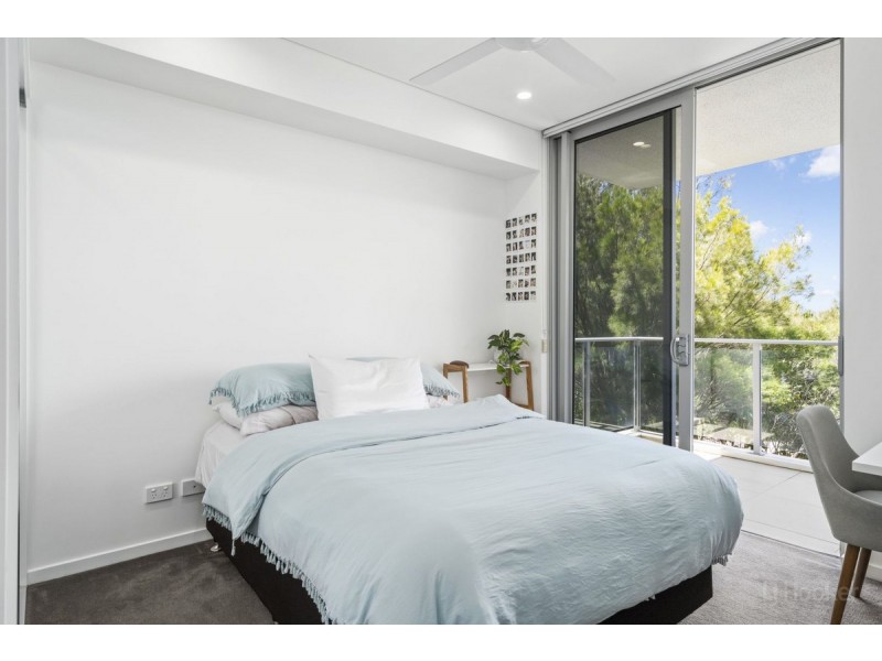 222/33 Lakefront Crescent, Varsity Lakes QLD 4227