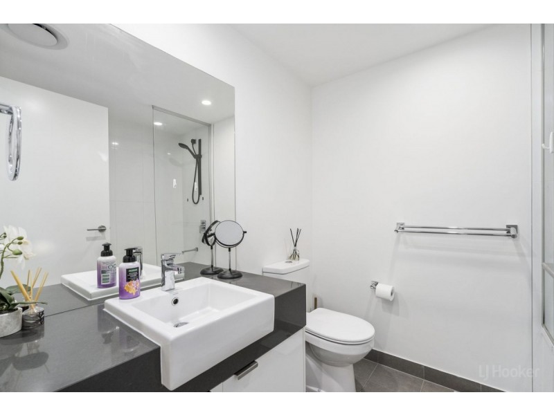 222/33 Lakefront Crescent, Varsity Lakes QLD 4227