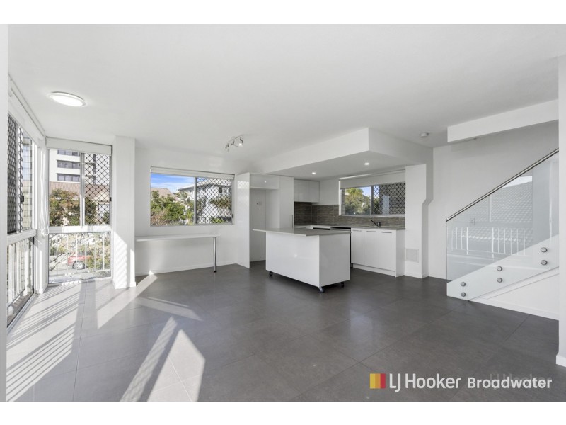 8/294 Marine Parade, Labrador QLD 4215
