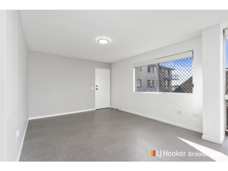 8/294 Marine Parade, Labrador QLD 4215