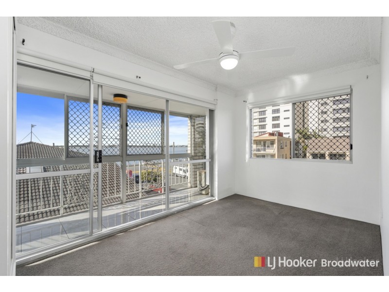8/294 Marine Parade, Labrador QLD 4215