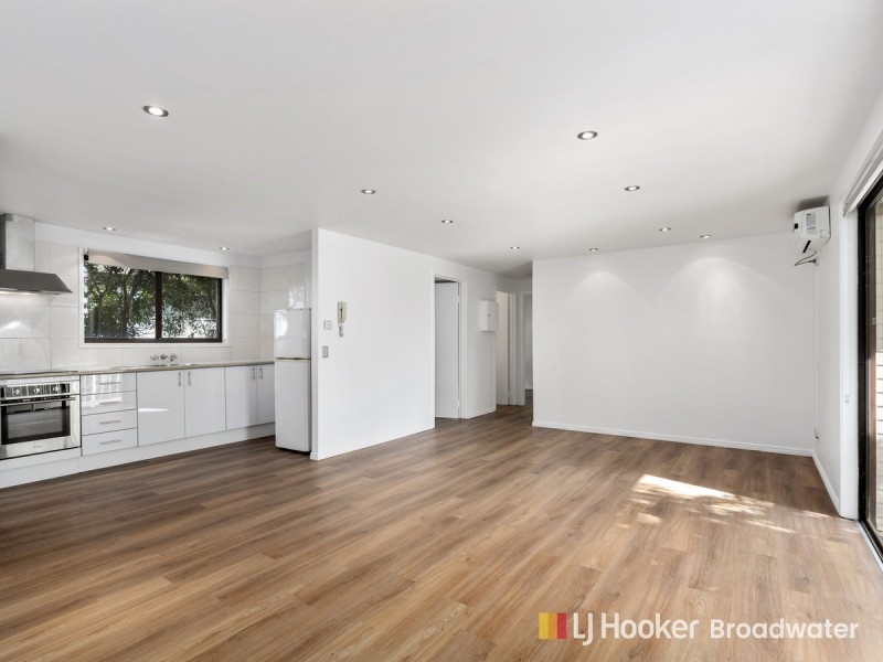 4/4 Baker Avenue, Labrador QLD 4215
