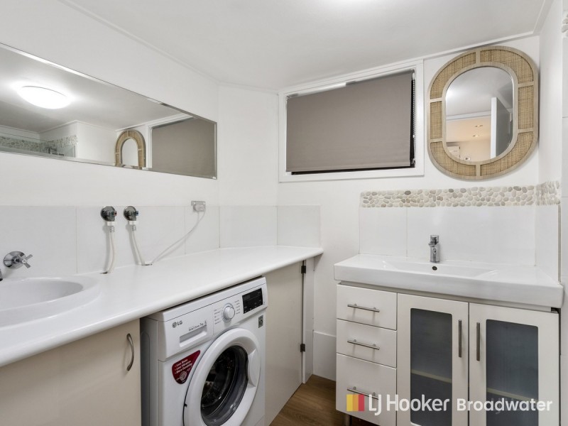 4/4 Baker Avenue, Labrador QLD 4215