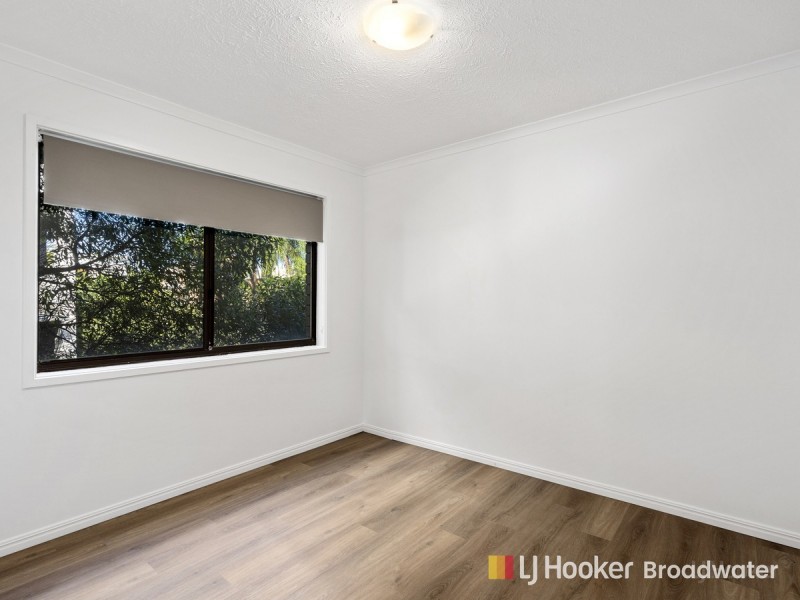 4/4 Baker Avenue, Labrador QLD 4215