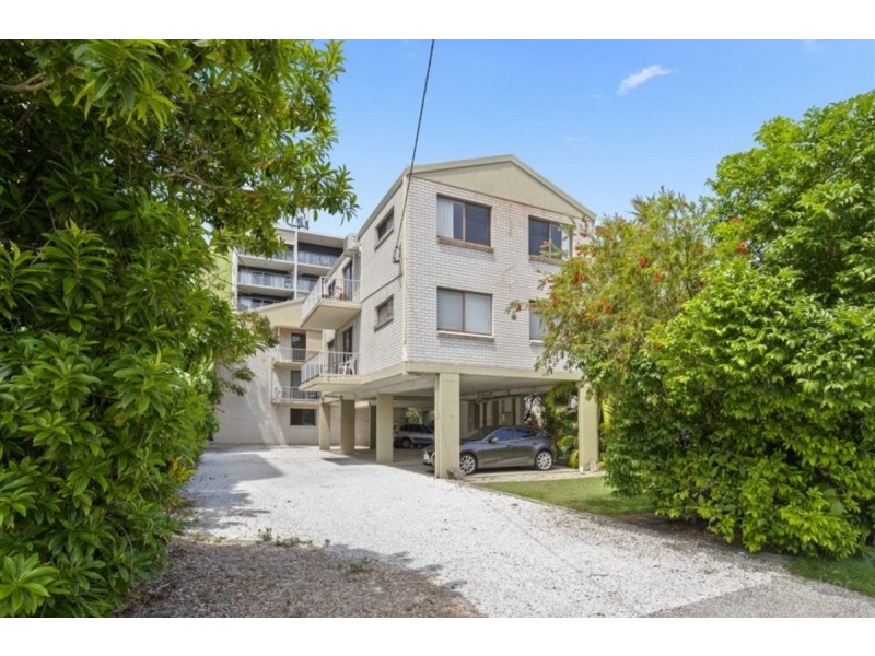 4/4 Baker Avenue, Labrador QLD 4215