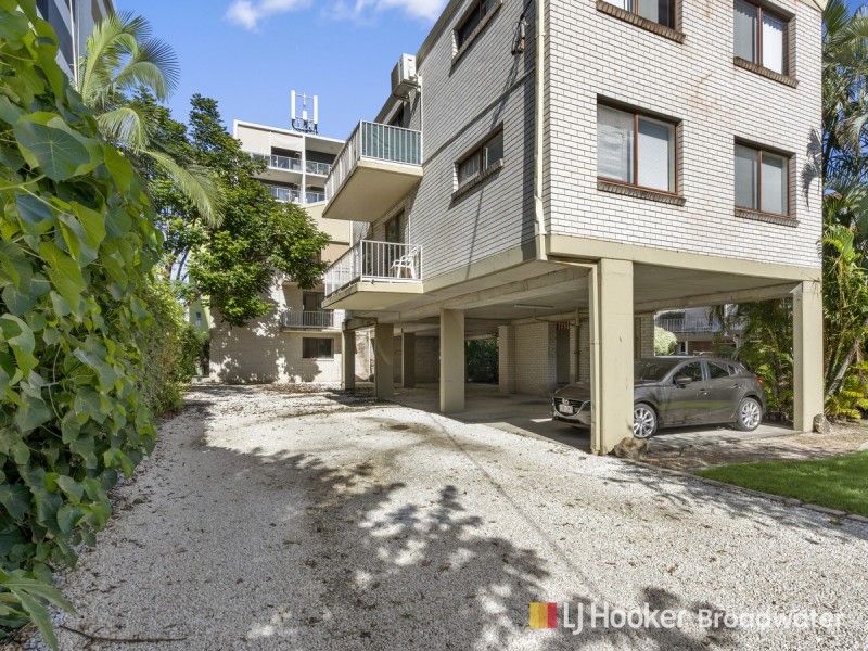 4/4 Baker Avenue, Labrador QLD 4215