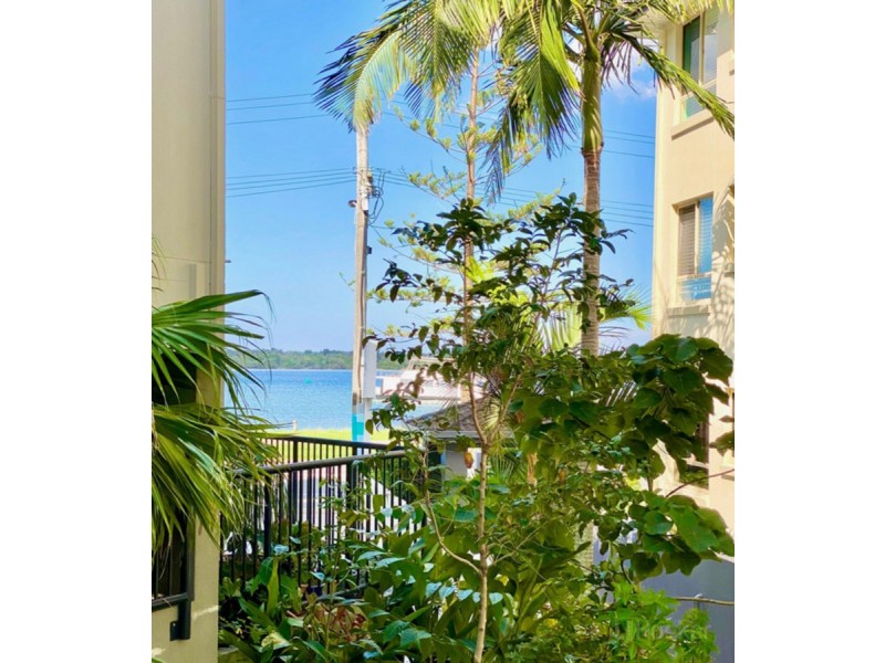 2/418 Marine Parade, Biggera Waters QLD 4216