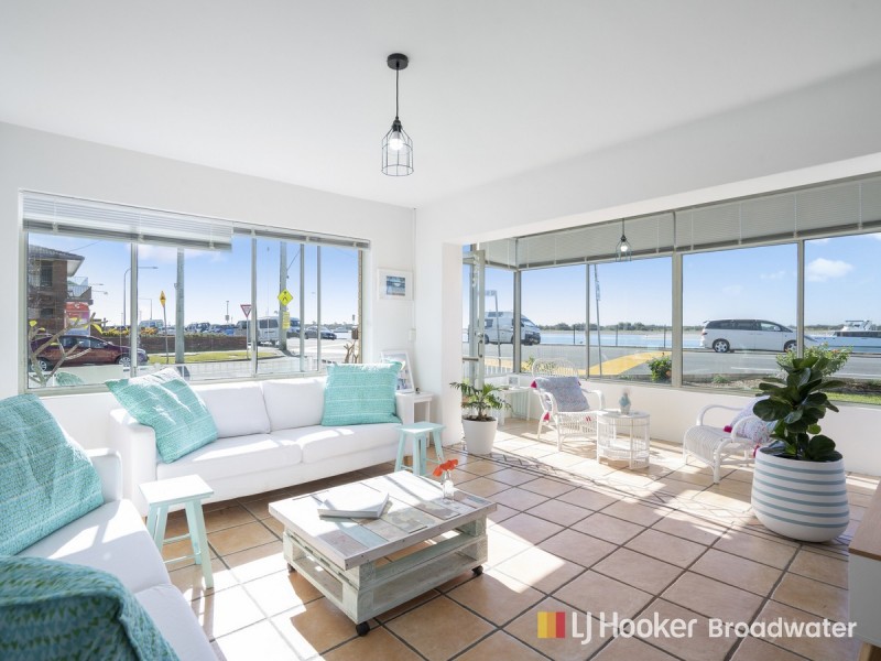 1/290 Marine Parade, Labrador QLD 4215