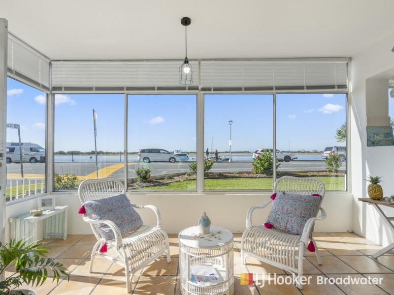 1/290 Marine Parade, Labrador QLD 4215