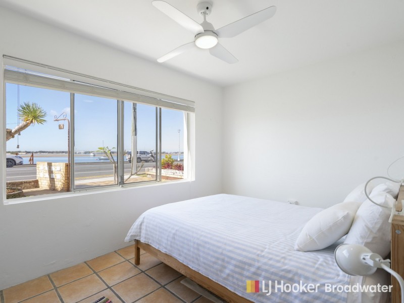 1/290 Marine Parade, Labrador QLD 4215