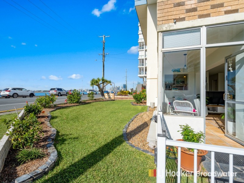 1/290 Marine Parade, Labrador QLD 4215