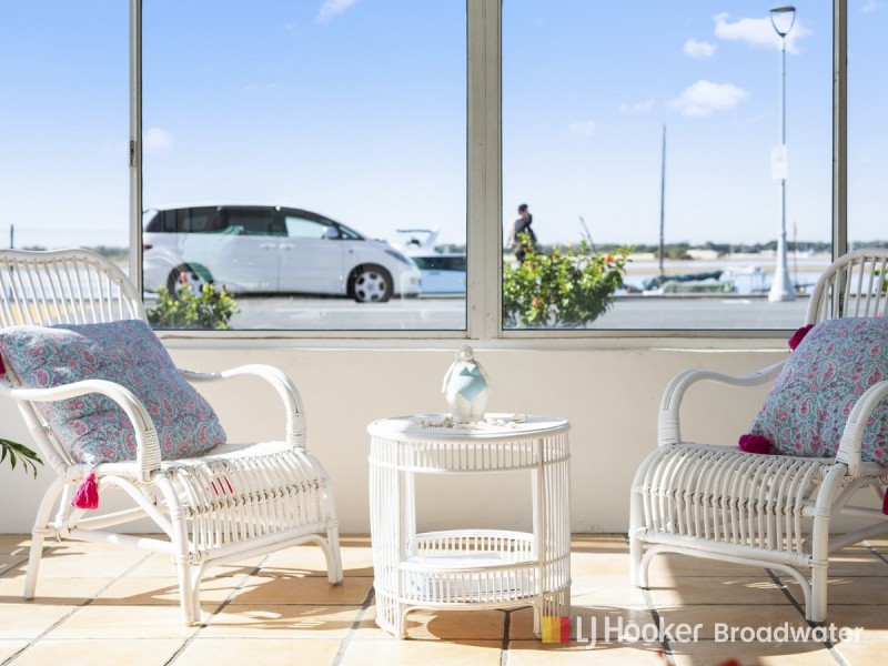 1/290 Marine Parade, Labrador QLD 4215