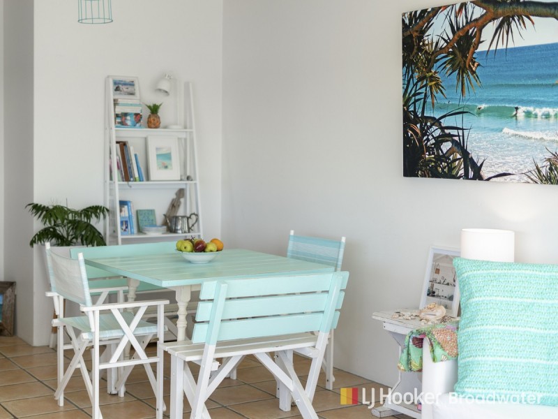 1/290 Marine Parade, Labrador QLD 4215