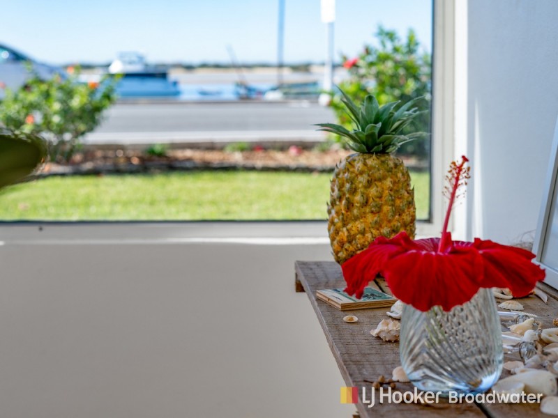 1/290 Marine Parade, Labrador QLD 4215