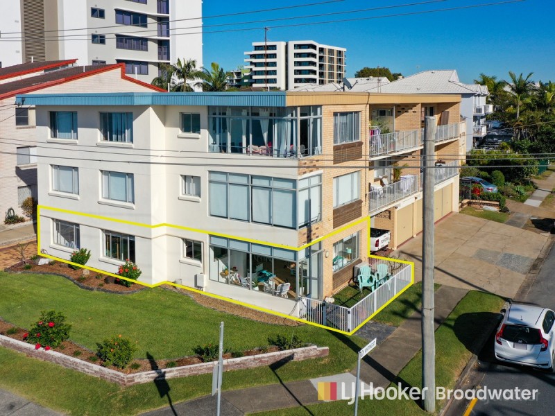 1/290 Marine Parade, Labrador QLD 4215