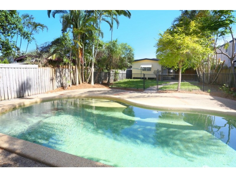 11 Nevenia Street, Labrador QLD 4215