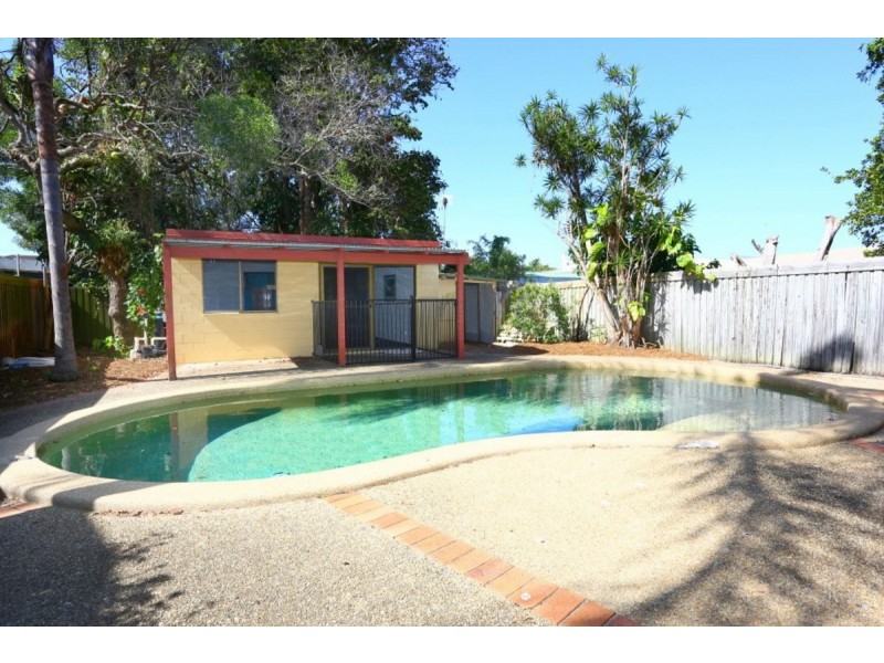 11 Nevenia Street, Labrador QLD 4215