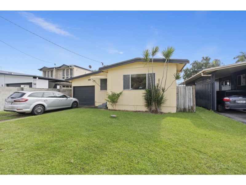 11 Nevenia Street, Labrador QLD 4215