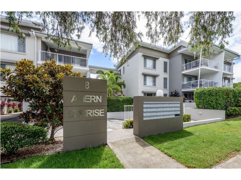 10/8 Ahern Street, Labrador QLD 4215