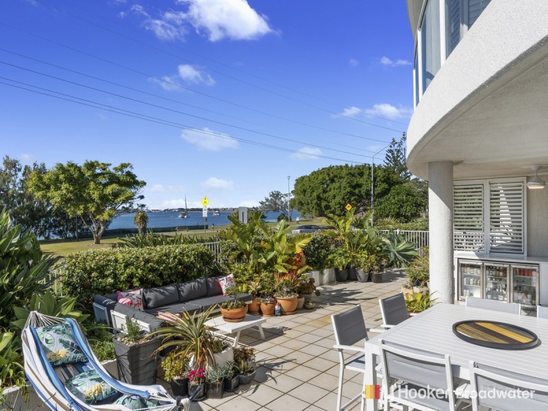 2/242-244 Marine Parade, Labrador QLD 4215