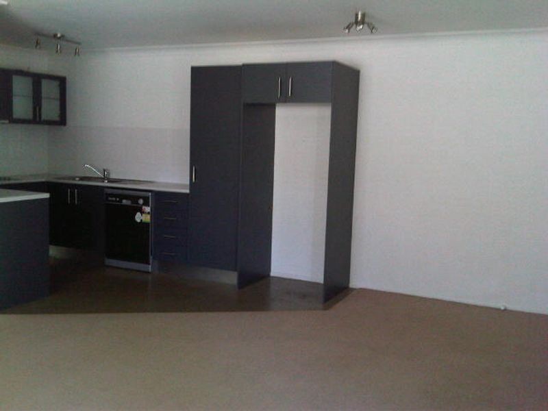 1/130 Kumbari Avenue, Labrador QLD 4215