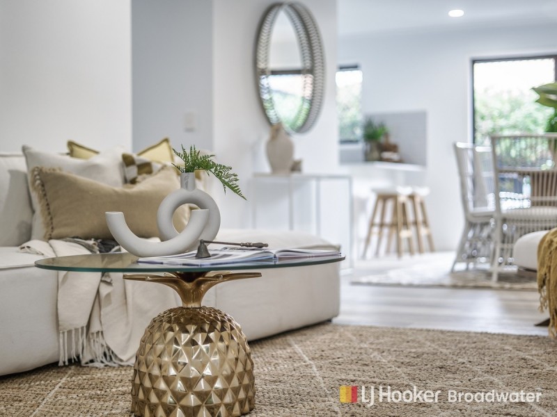 2/51 Government Road, Labrador QLD 4215