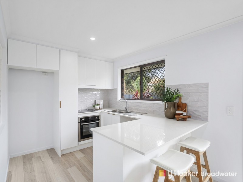 2/51 Government Road, Labrador QLD 4215