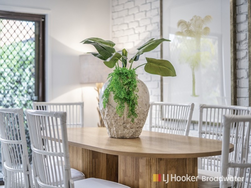 2/51 Government Road, Labrador QLD 4215