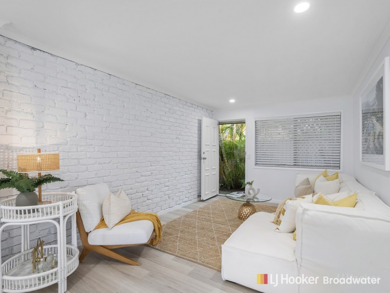 2/51 Government Road, Labrador QLD 4215