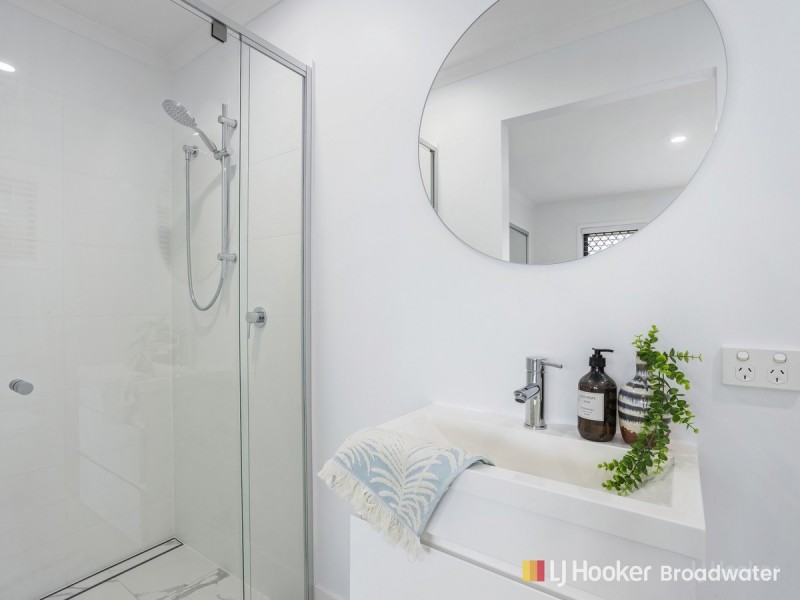 2/51 Government Road, Labrador QLD 4215