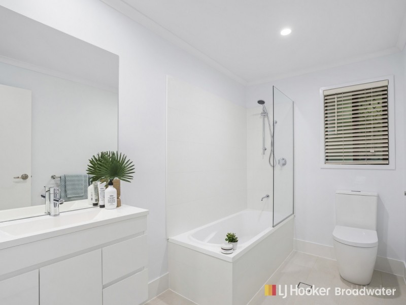 2/51 Government Road, Labrador QLD 4215