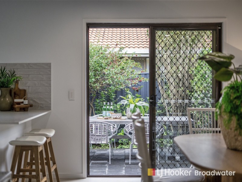 2/51 Government Road, Labrador QLD 4215