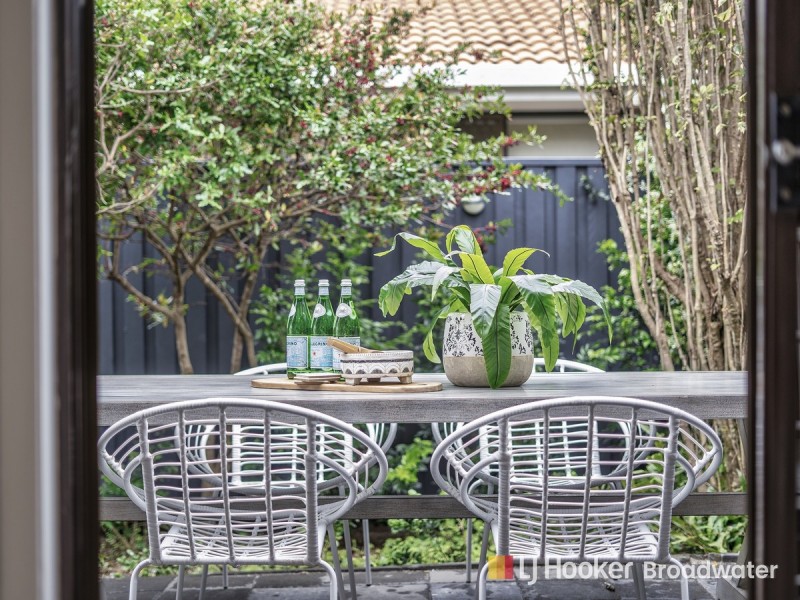 2/51 Government Road, Labrador QLD 4215