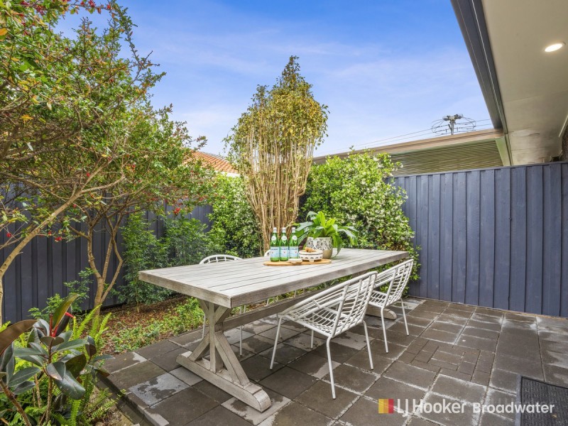 2/51 Government Road, Labrador QLD 4215