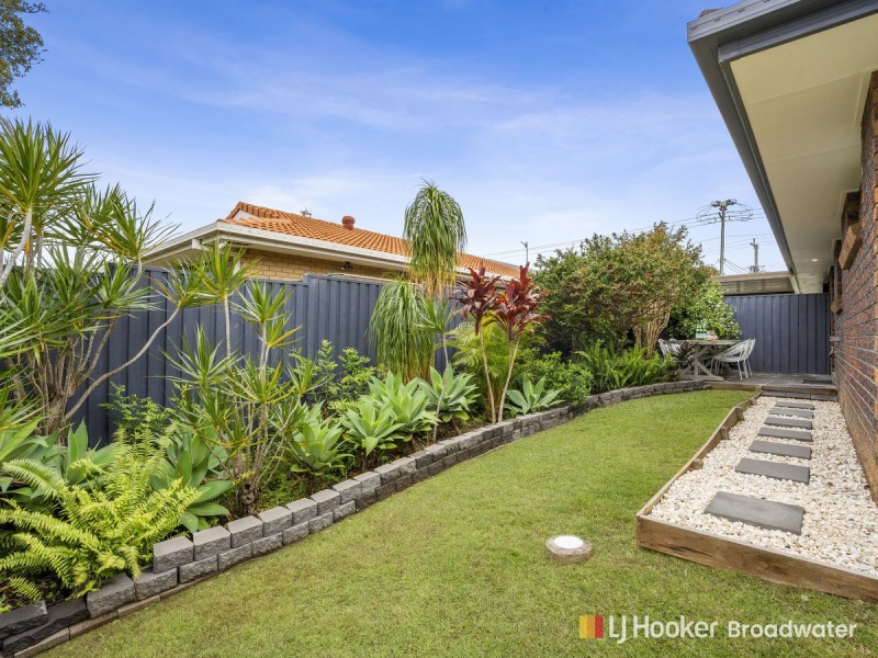 2/51 Government Road, Labrador QLD 4215