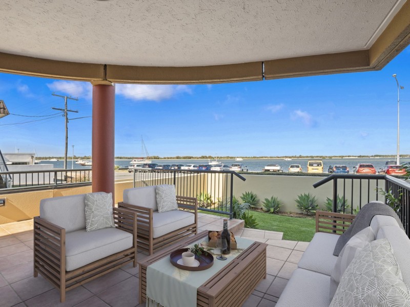 1/274 Marine Parade, Labrador QLD 4215